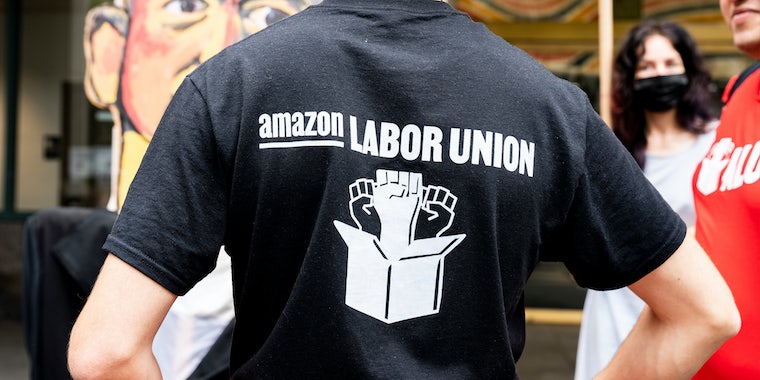 Amazon не удалось отменить голосование профсоюза складов Нью-Йорка 