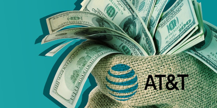 AT&#038;T тихо нарушила свое обещание не делать пожертвований республиканскому «подстрекательскому собранию». 