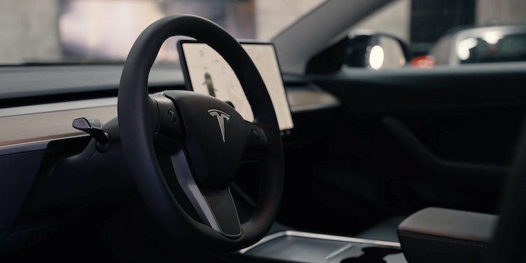 Инженер по автопилоту Tesla говорит, что видео компании о функции автономного вождения было подделкой 