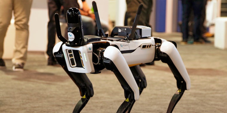 Компания Boston Dynamics, производящая собаку-робота, на которую можно приставить пистолет, заявляет, что на собаку-робота нельзя поставить пистолет 