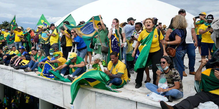 Крайне правые утверждают, что попытка государственного переворота в Бразилии была «под чужим флагом» правительства. операция 