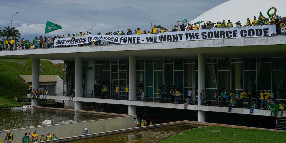 «Нам нужен исходный код»: крайне правые в Бразилии используют сценарий от 6 января, чтобы отменить выборы 