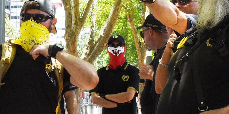 Ненавидят ли Proud Boys популярный талисман бобра Бак-и? 