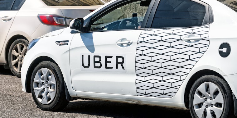 «Они не могут видеть, как мы получаем повышение»: водители Uber объявили 24-часовую забастовку после того, как компания подала в суд, чтобы остановить повышение тарифов 