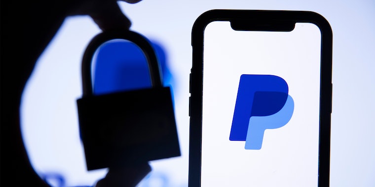 Почему PayPal находится в центре правого шторма в социальных сетях 