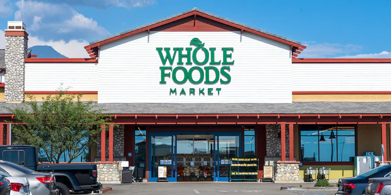 «Подготовка к большой перезагрузке»: сторонники теории заговора считают, что Whole Foods Оплата с помощью QR-кода открывает новый мировой порядок 