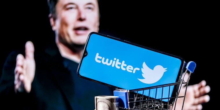 Пользователи Twitter предполагают, что Илон Маск завышает количество просмотров, чтобы «обмануть рекламодателей». 