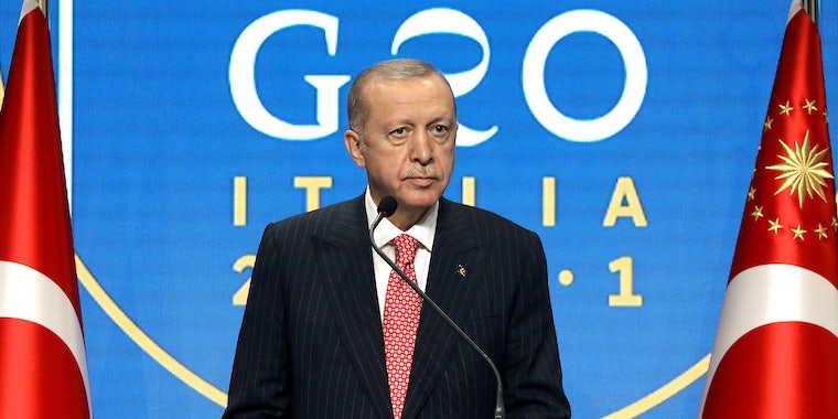 Турция готовится принять новый строгий закон о социальных сетях, который может запретить любое инакомыслие в Интернете 