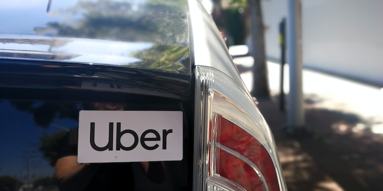 Uber подает в суд, чтобы заблокировать новое повышение ставок для водителей, и водители в ярости 